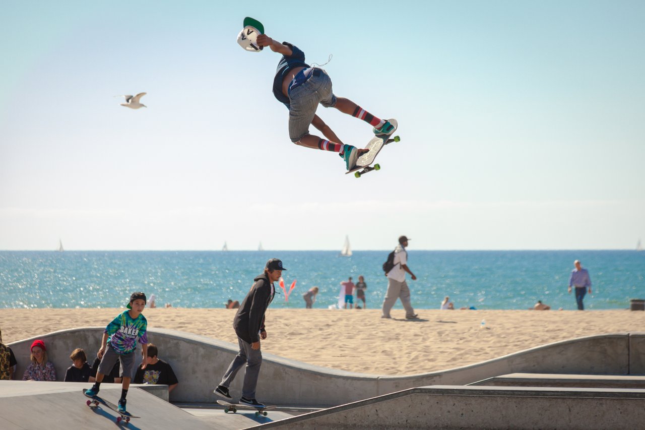Teens Skateboarding Teens Skateboarding