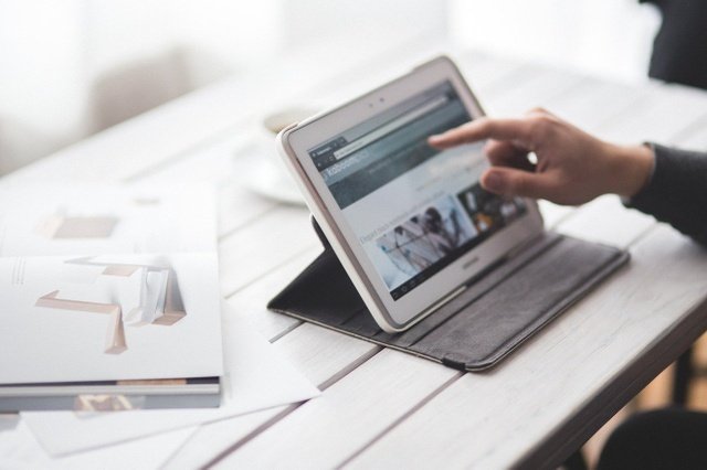 Provide relevant content to customers