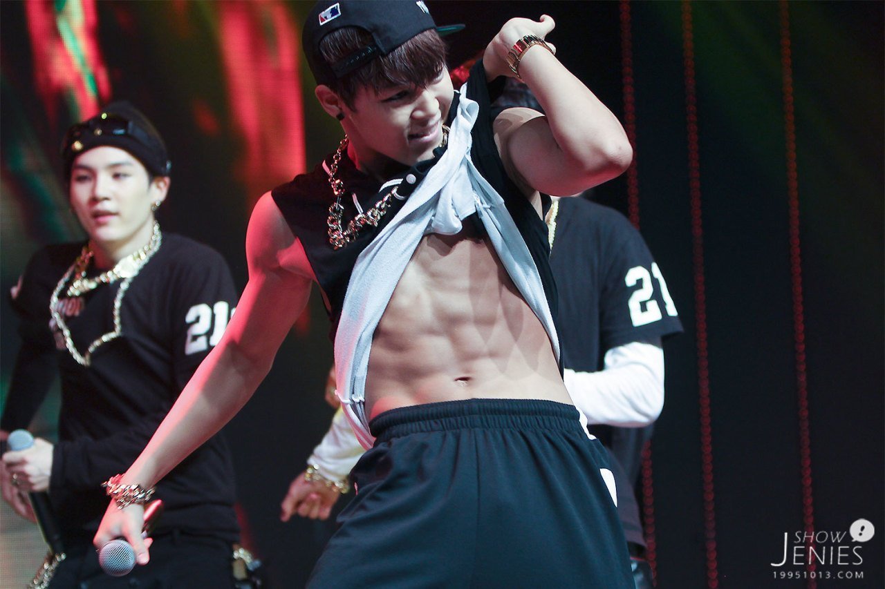 14 Heart Stopping Times Bts Jimin Revealed His Abs Quietly
